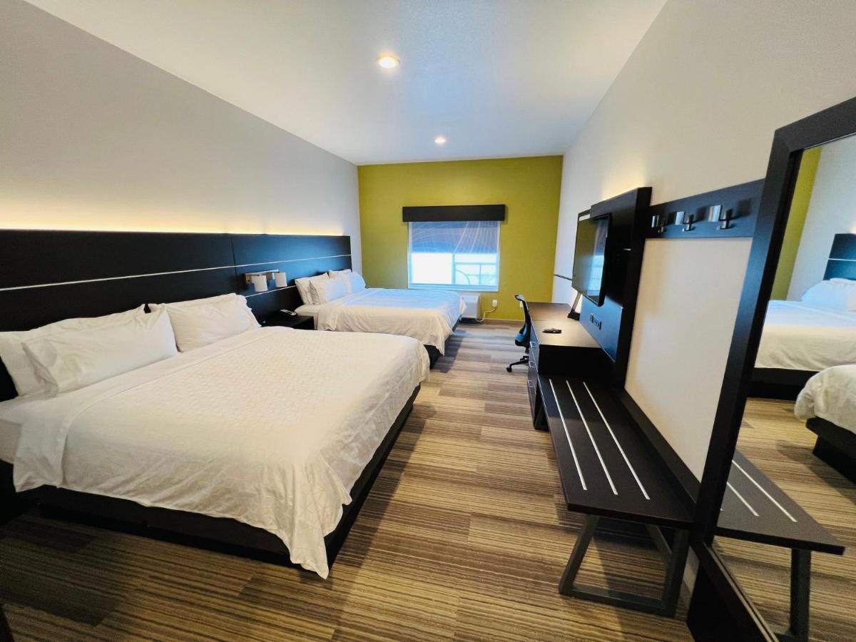 Holiday Inn Express & Suites Salinas By Ihg Exterior foto