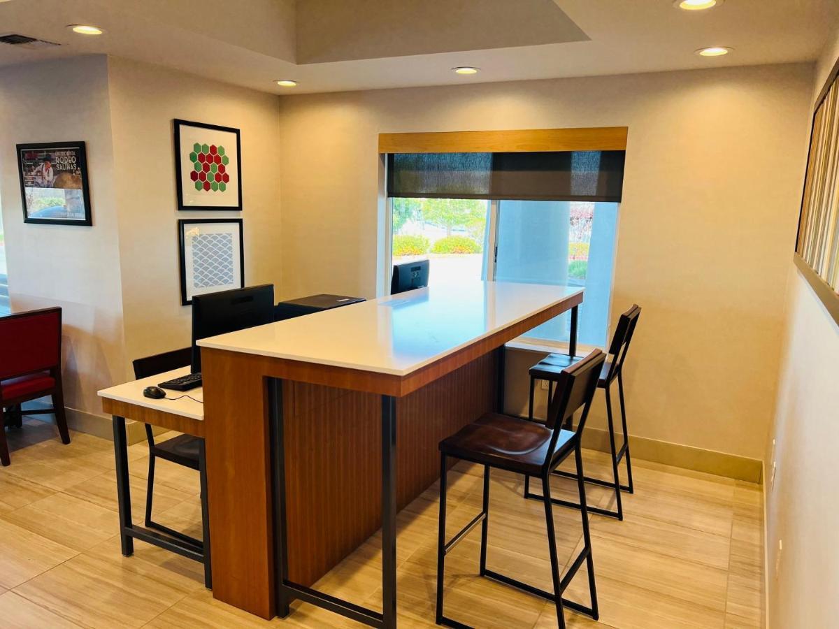 Holiday Inn Express & Suites Salinas By Ihg Exterior foto